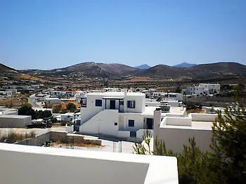 Haroula * Naousa (Paros)